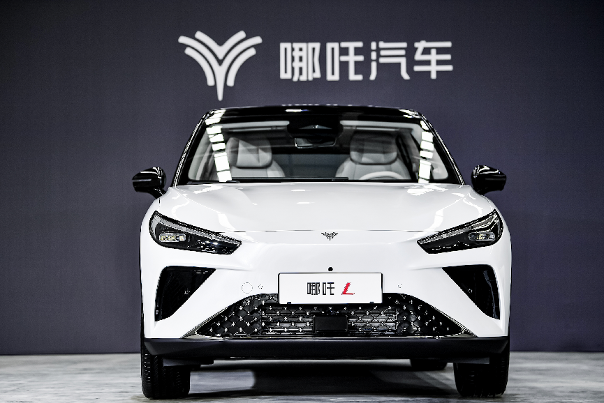 可油可電藍(lán)綠兩用，哪吒L才是京城家庭出行最優(yōu)解