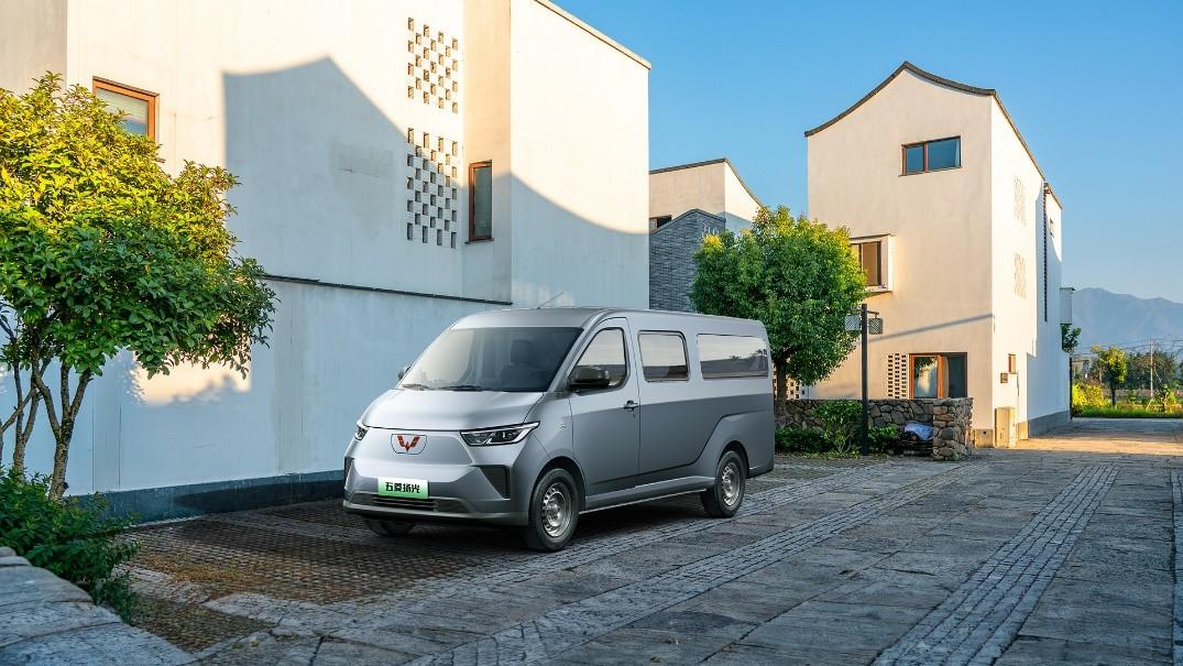 滿足多樣化創(chuàng)富需求，五菱揚(yáng)光客車版正式上市！