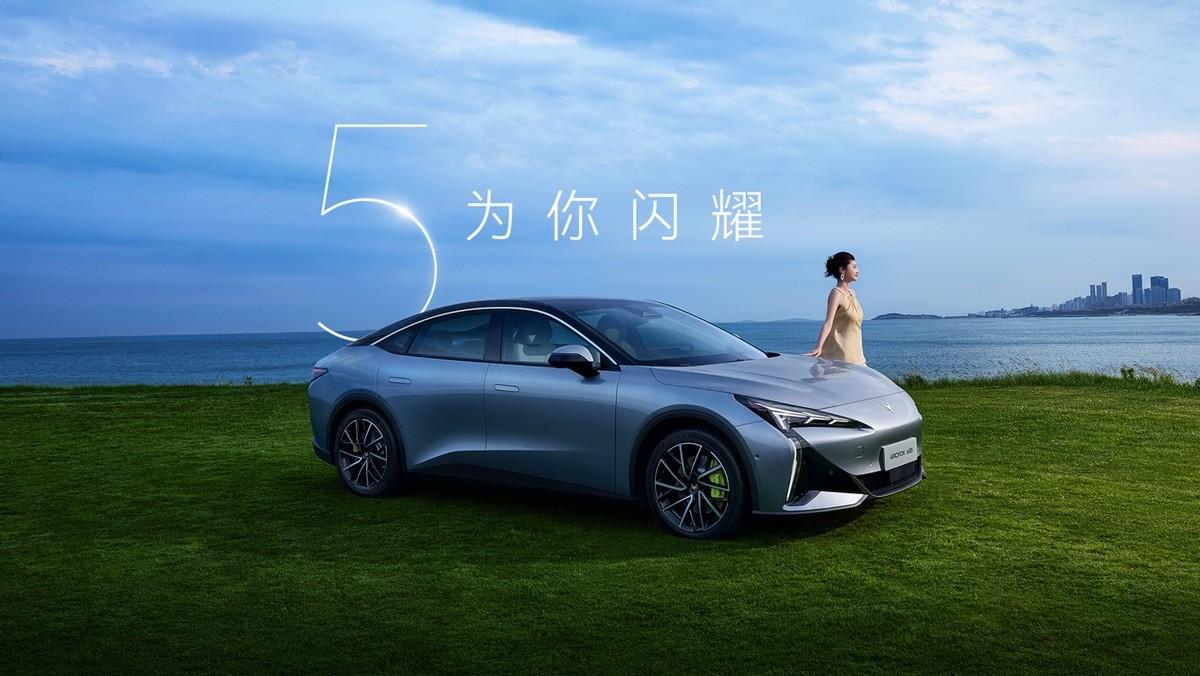 極狐連續(xù)兩月銷量破8000，帶動北汽新能源7月銷量過萬