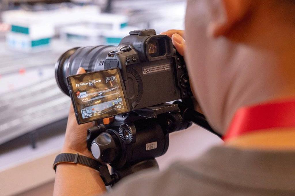 EOS R5 Mark II 的亮相，成為汽車媒體拍攝的新武器