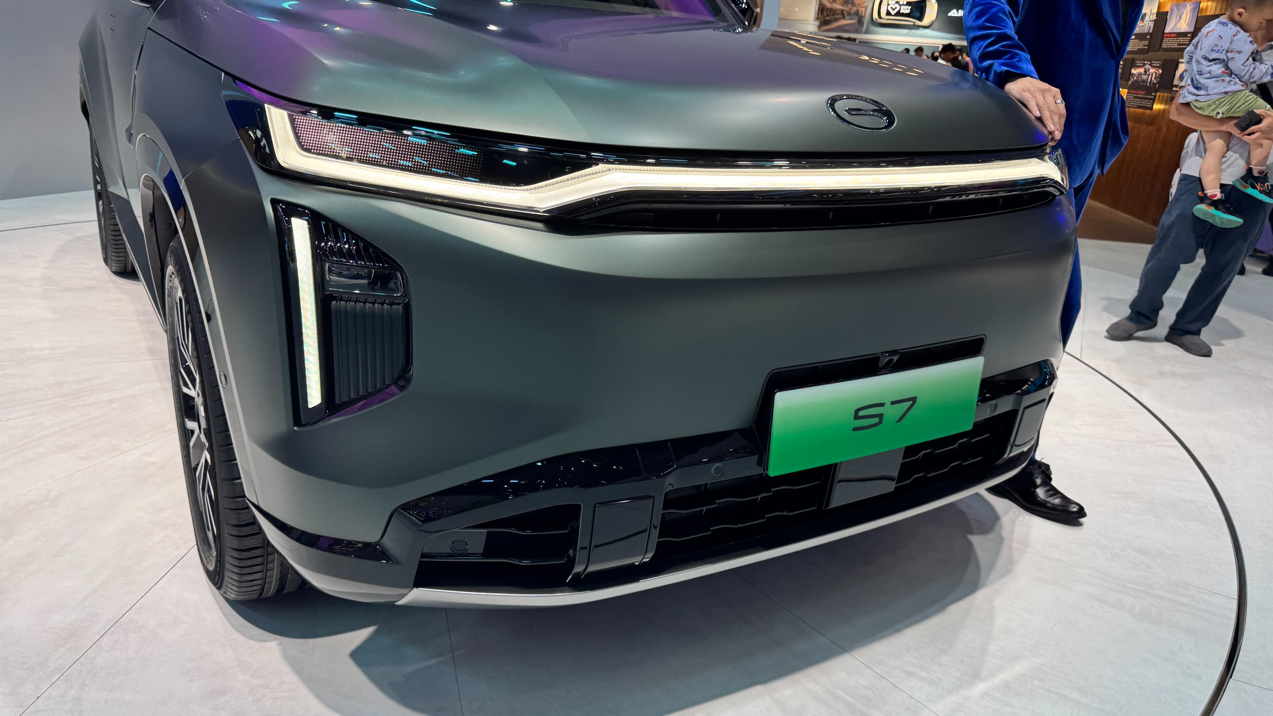 搭載傳祺第三代混動技術(shù)！廣汽傳祺全新SUV S7在廣州車展亮相