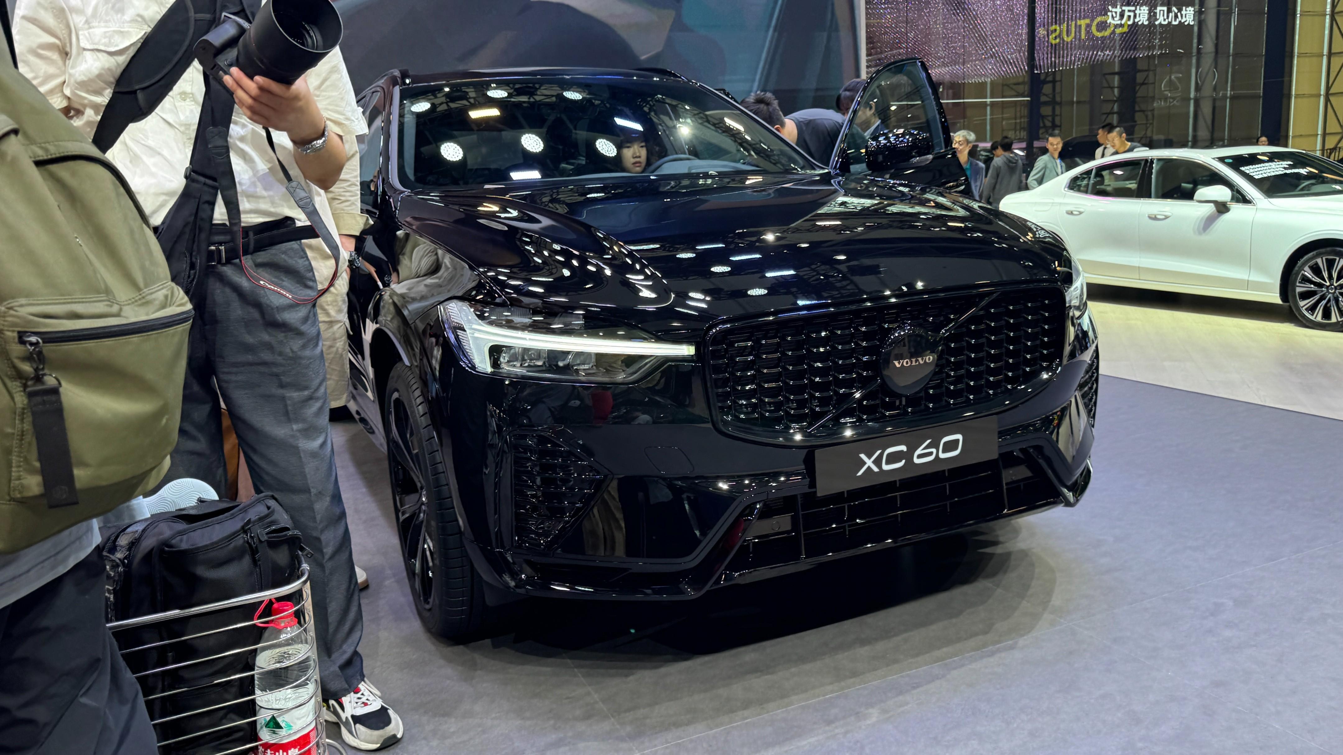 售價(jià)42.59萬元！沃爾沃XC60 B5智遠(yuǎn)極夜黑版在廣州車展上市