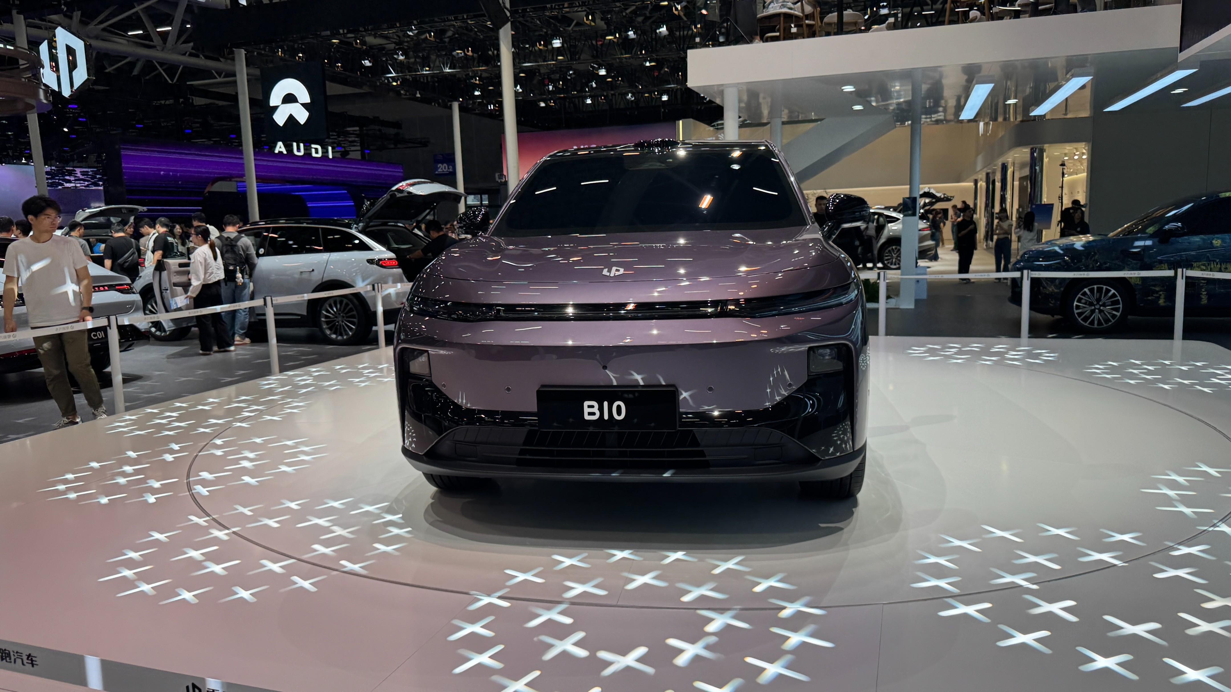 搭載8295和8650雙芯片！零跑 B10在廣州車展國(guó)內(nèi)亮相