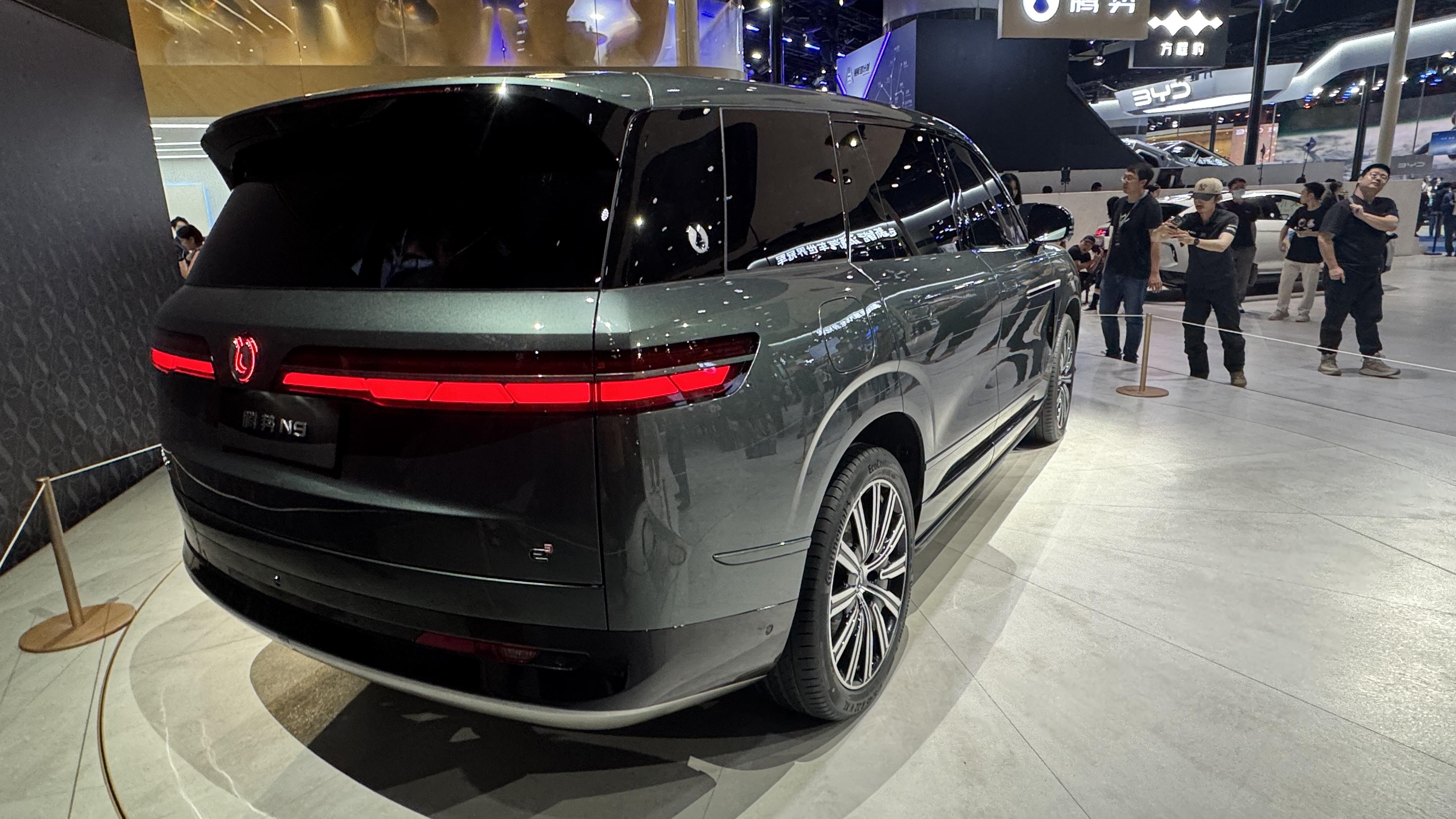 搭載易三方技術(shù)平臺(tái)！騰勢旗艦SUV N9在廣州車展正式亮相