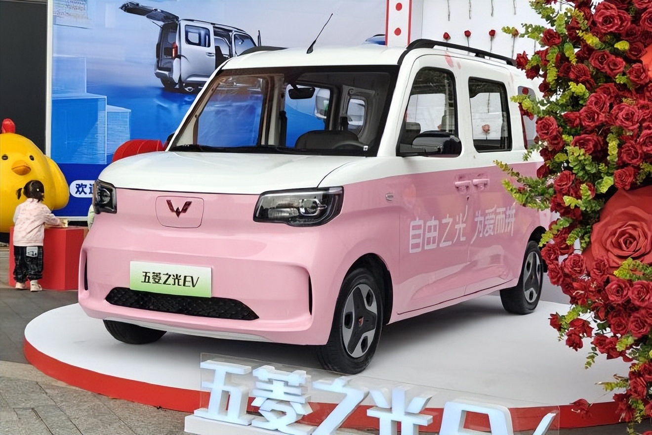 售價(jià)4.78萬元起！五菱之光正式上市