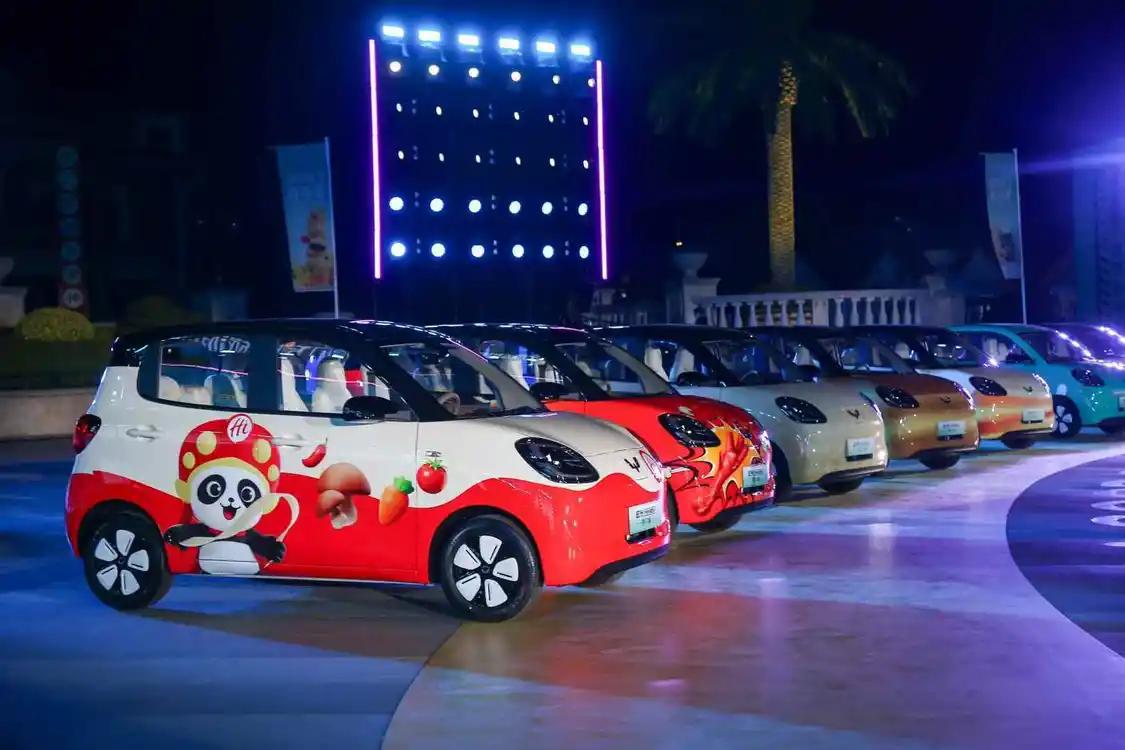 售價(jià)4.48萬元起！全新五菱宏光mini EV 四門版正式上市