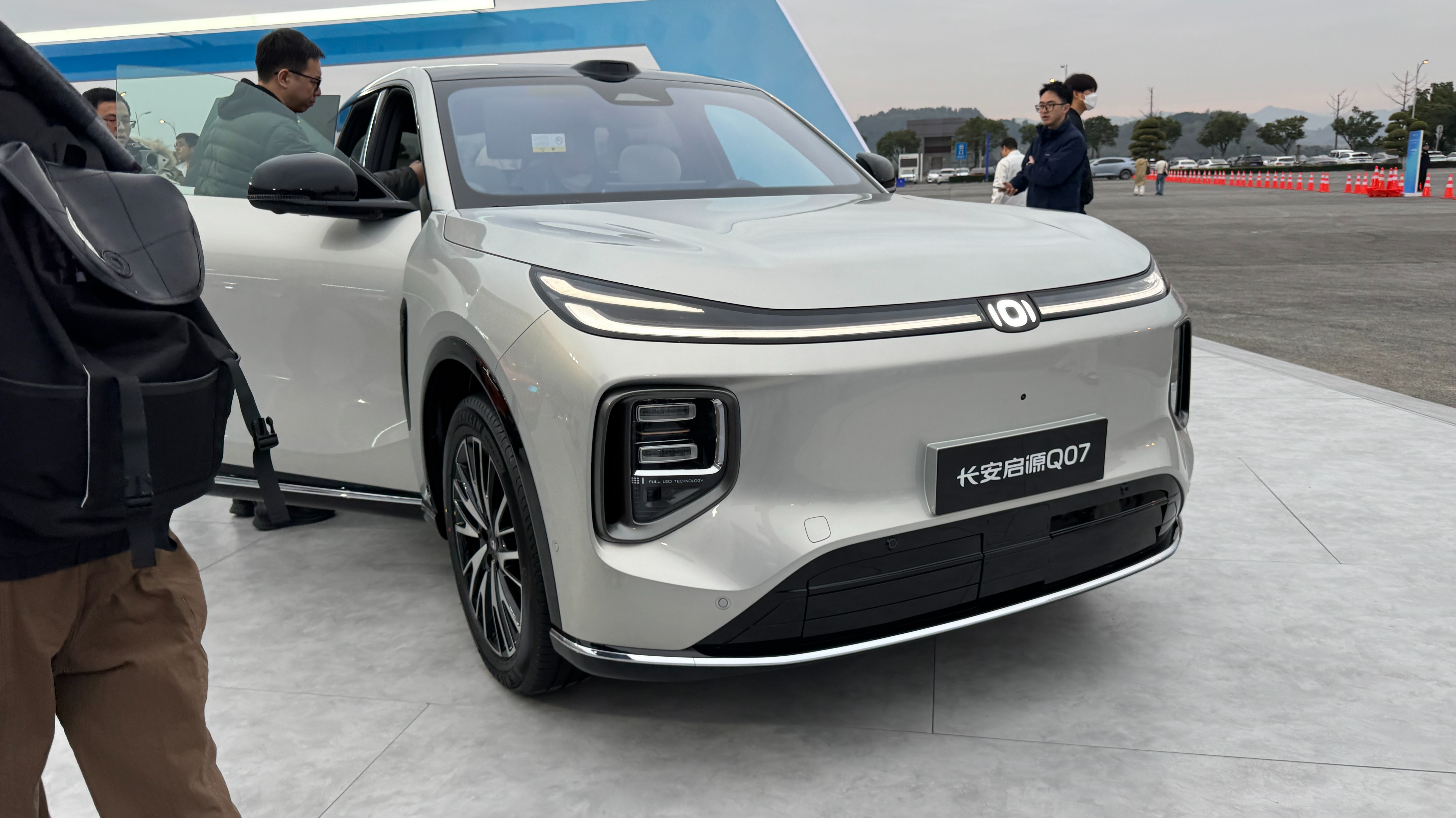 長(zhǎng)安未來3年推出10款智駕版車型！首款車型啟源Q07正式亮相