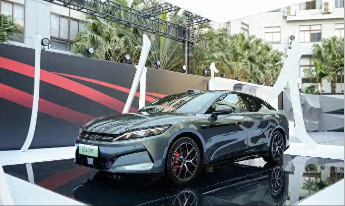 預(yù)售價(jià)27萬元起！比亞迪全新轎車漢 L EV開啟預(yù)售