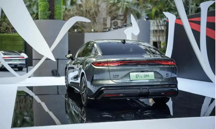 預(yù)售價(jià)27萬元起！比亞迪全新轎車漢 L EV開啟預(yù)售