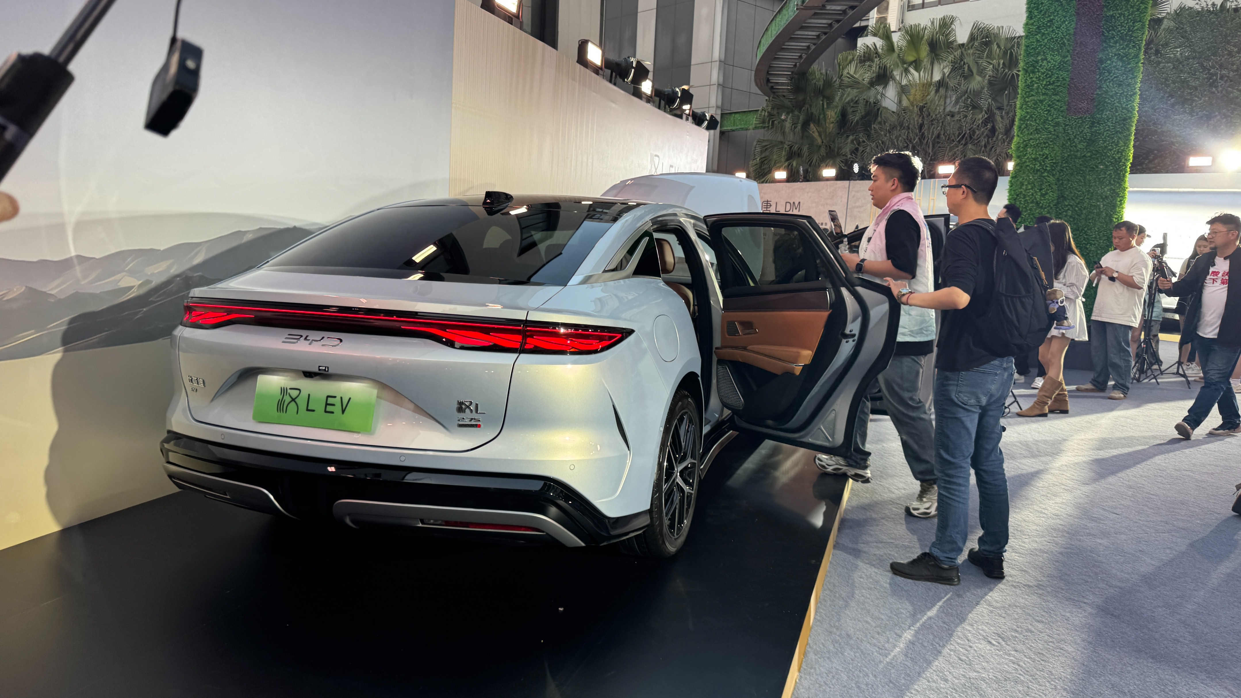 指導(dǎo)售價20.98萬元起！比亞迪漢 L 正式上市