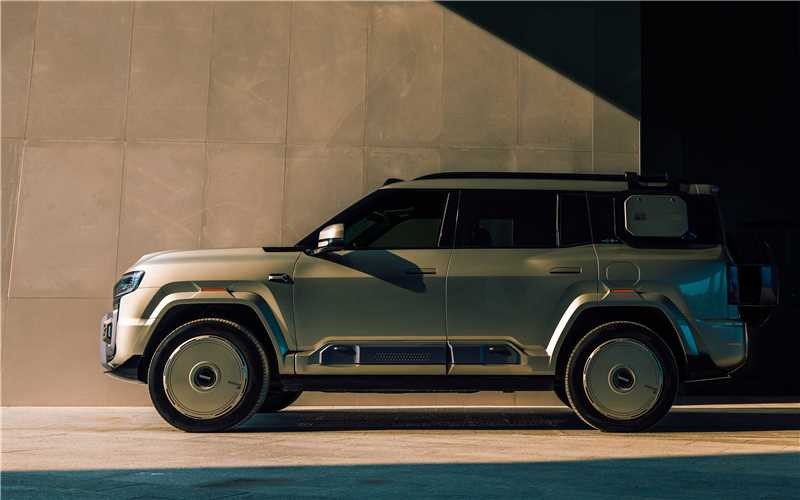 方程豹583家族齊亮相，2025上海車(chē)展豹力全開(kāi)