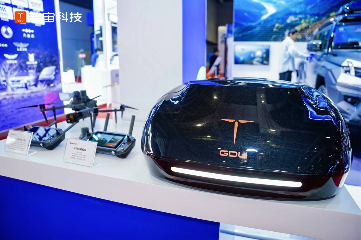 為出行添翼，天鷹智能車載無人機系統(tǒng)全球首發(fā)
