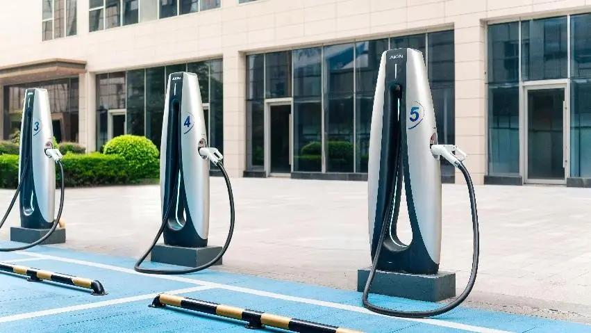 擁有1.3萬根直流快充樁！埃安在新能源汽車補能穩(wěn)居第一